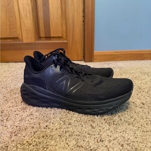 New Balance Men's Black Athletic Shoes